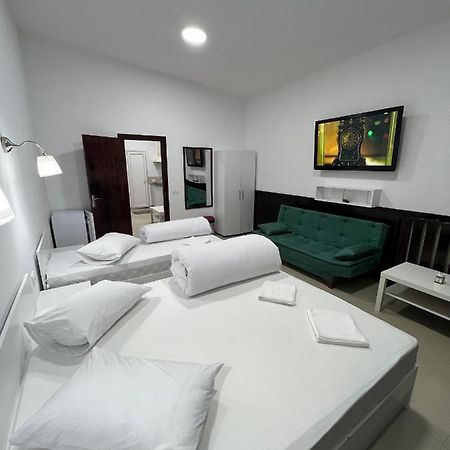 Hostel Casa Popa Nan Bucarest Esterno foto