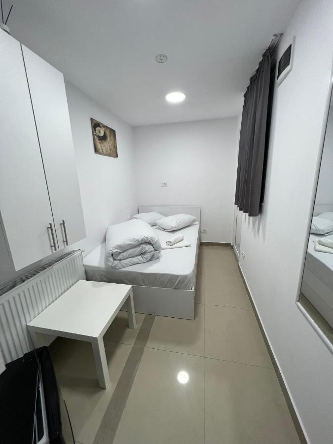 Hostel Casa Popa Nan Bucarest Esterno foto