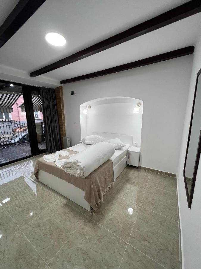 Hostel Casa Popa Nan Bucarest Esterno foto