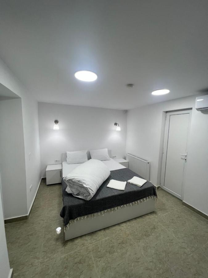 Hostel Casa Popa Nan Bucarest Esterno foto